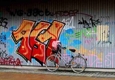 黑料网曝出某综艺选手深夜道歉网友不买账，翻车现场持续发酵